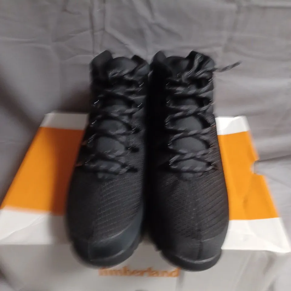 BOXED PAIR OF TIMBERLAND MEN'S BLACK HIKING BOOTS – UK SIZE 9