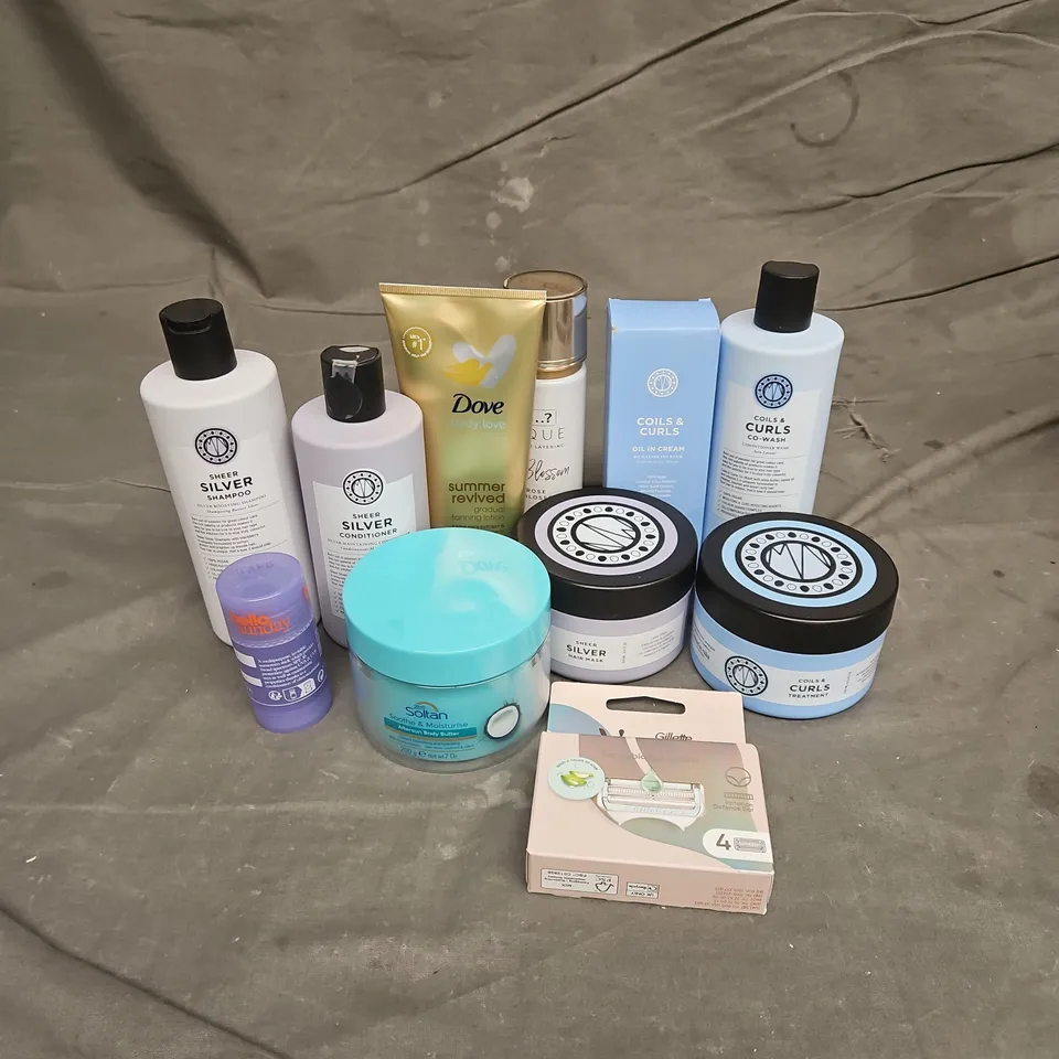 APPROXIMATEY 20 HEALTH AND BEAUTY PRODUCTS TO INCLUDE - MARIA NILA HAIR CARE - GILLETTE VENUS - HELLO SUNDAY INVISIBLE SUN STICK - ETC