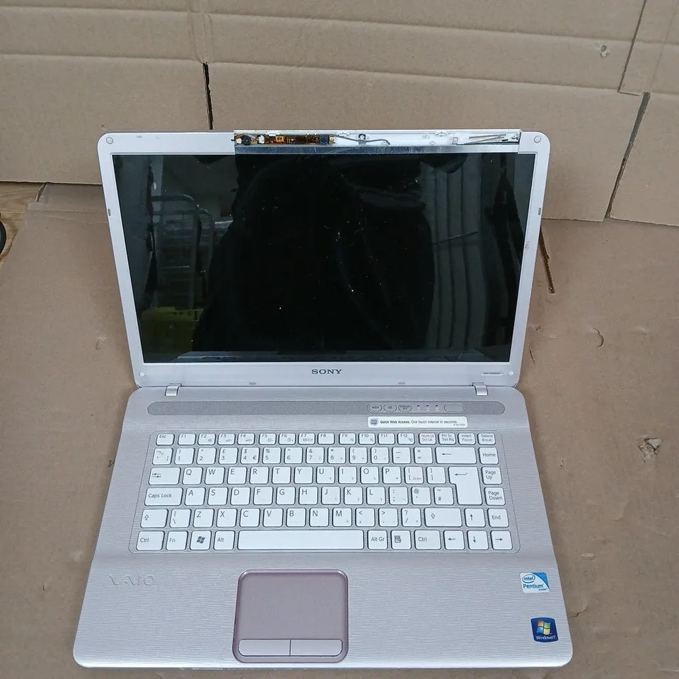 SONY VAIO PINK PERSONAL COMPUTER - PCG-7185M