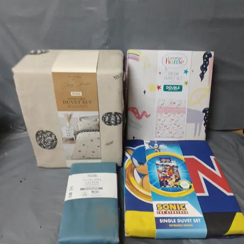 APPROXIMATELY 20 ASSORTED BEDDING ITEMS TO INCLUDE EASY CARE DUVET SET DOUBLE, SATEEN PILLOWCASES, SONIC THE HEDGEHOG SINGLE DUVET SET, ETC - COLLECTION ONLY