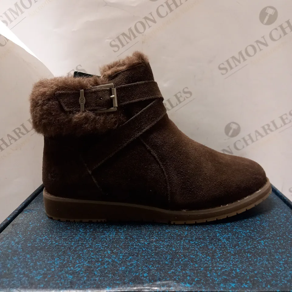 EMU AUSTRAILIA ESPRESSO MERAK SUEDE BOOTS - SIZE 5