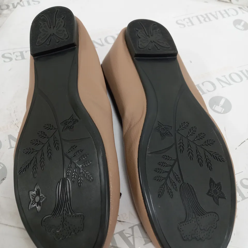 BOX OF APPROXIMATELY 25 NUDE COLOURED LOW PUMPS 