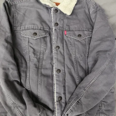 LEVI'S DENIM JACKET WITH SHERPA LINING – GREY/BLUE SIZE MEDIUM
