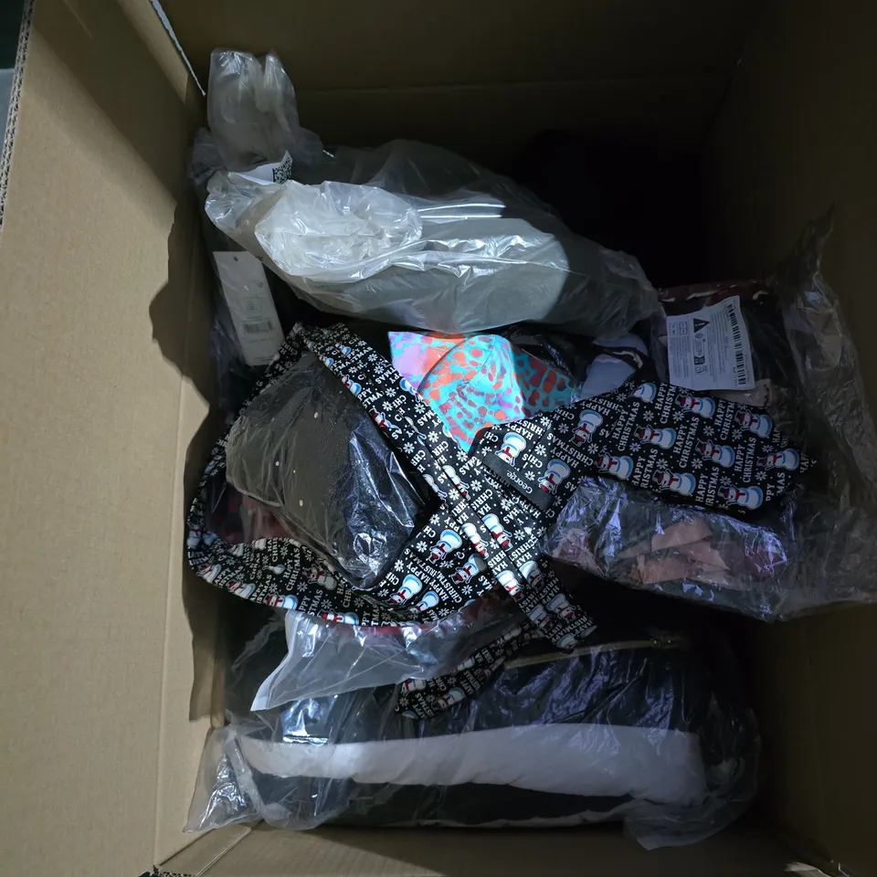 BOX OF APPROIXMATELY 15 ASSORTED CLOTHING ITEMS TO INCLUDE SOCKS, BRA, GREEN STRIPY KNITTED JUMPER, SMALL JUMPER ETC