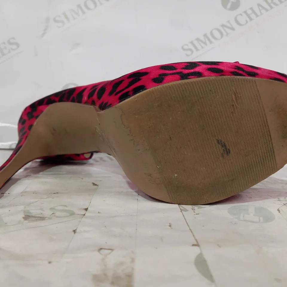 BOXED PAIR OF NEW LOOK OPEN TOE HEELS IN PINK W. LEOPARD PRINT DESIGN UK SIZE 7