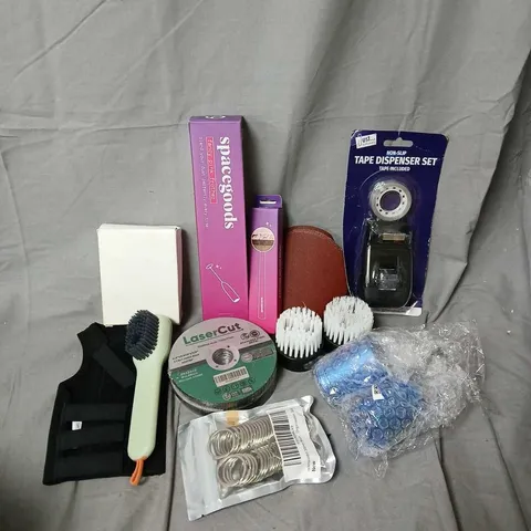 APPROXIMATELY 15 ASSORTED HOUSEHOLD ITEMS TO INCLUDE TAPE DISPENSER, FANCY PINK FROTHER, LASERCUT DISCS, ETC
