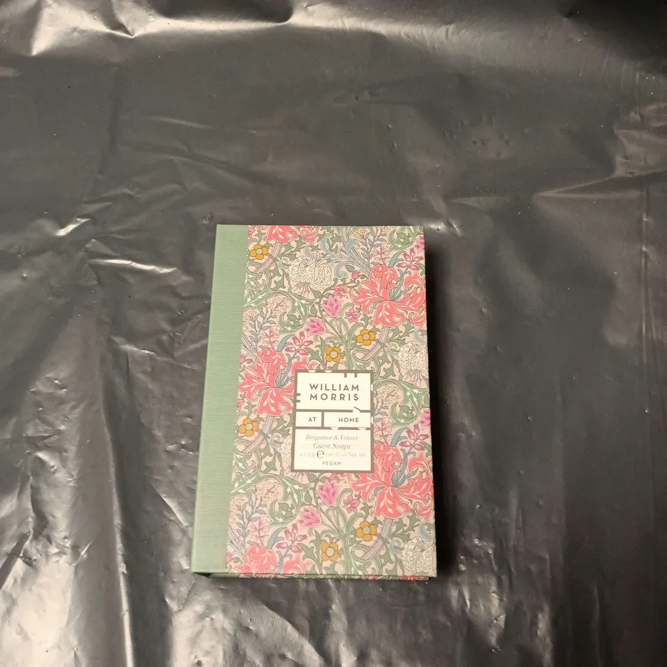 WILLIAM MORRIS AT HOME GIFT SOAP SET – FOUR DECORATIVE SOAPS