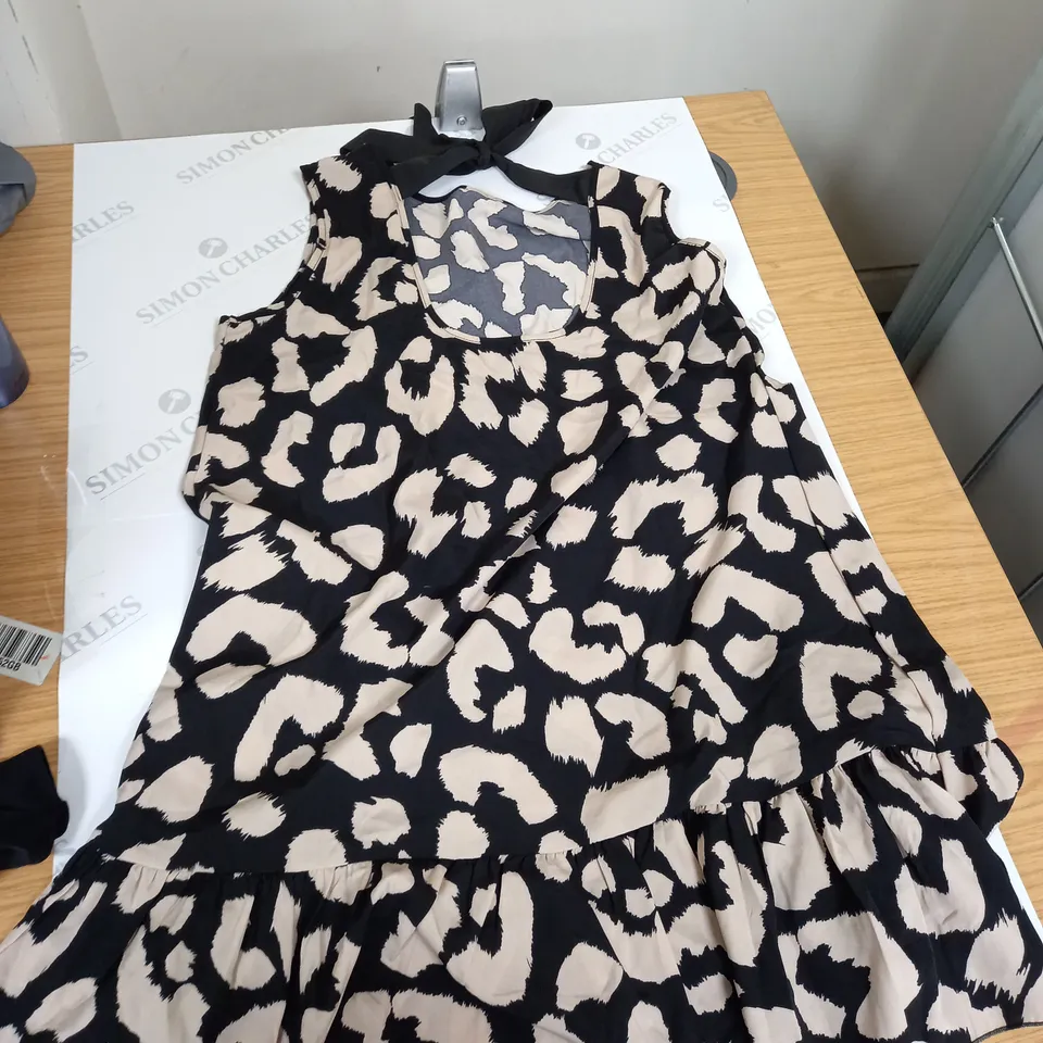 BOX OF ASSORTED CLOTHING TO INCLUDE TOPS, DRESSES, SOCKS, JUMPERS ETC
