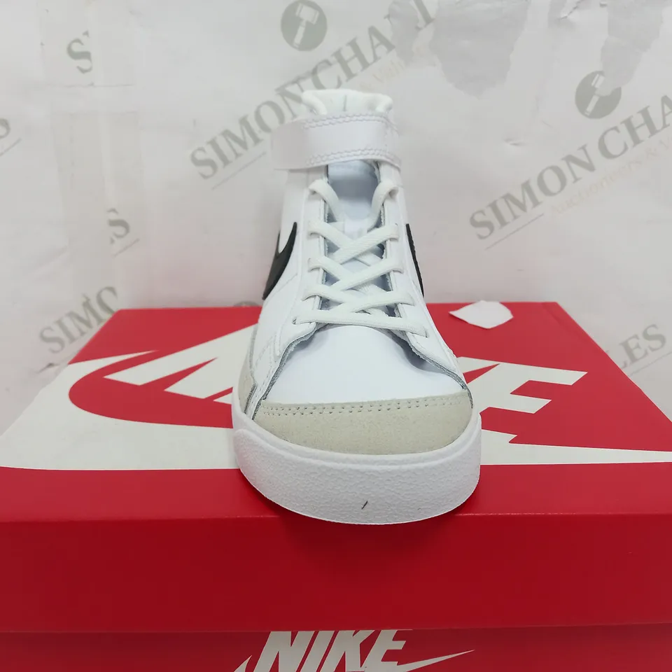 BOXED PAIR OF NIKE BLAZER MID 77 IN WHITE - UK KIDS 13.5
