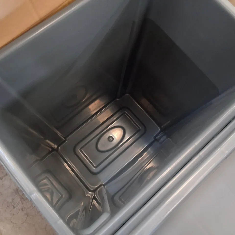 JANTEX SLIM BIN GREY 60LTR WITH LID