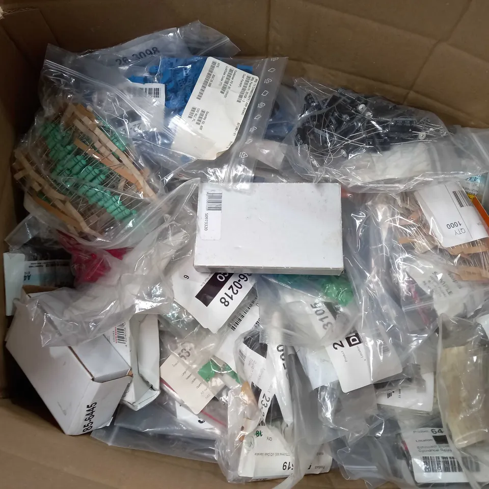 BOX OF APPROX 30 ASSORTED ITEMS TO INCLUDE - ANRIL RJ11/12 CRIMPING TOOL - ANRIL OPEN BARREL TERMINALS - ENERGIZER HALOGEN DIMMABLE 60W-100W ECT