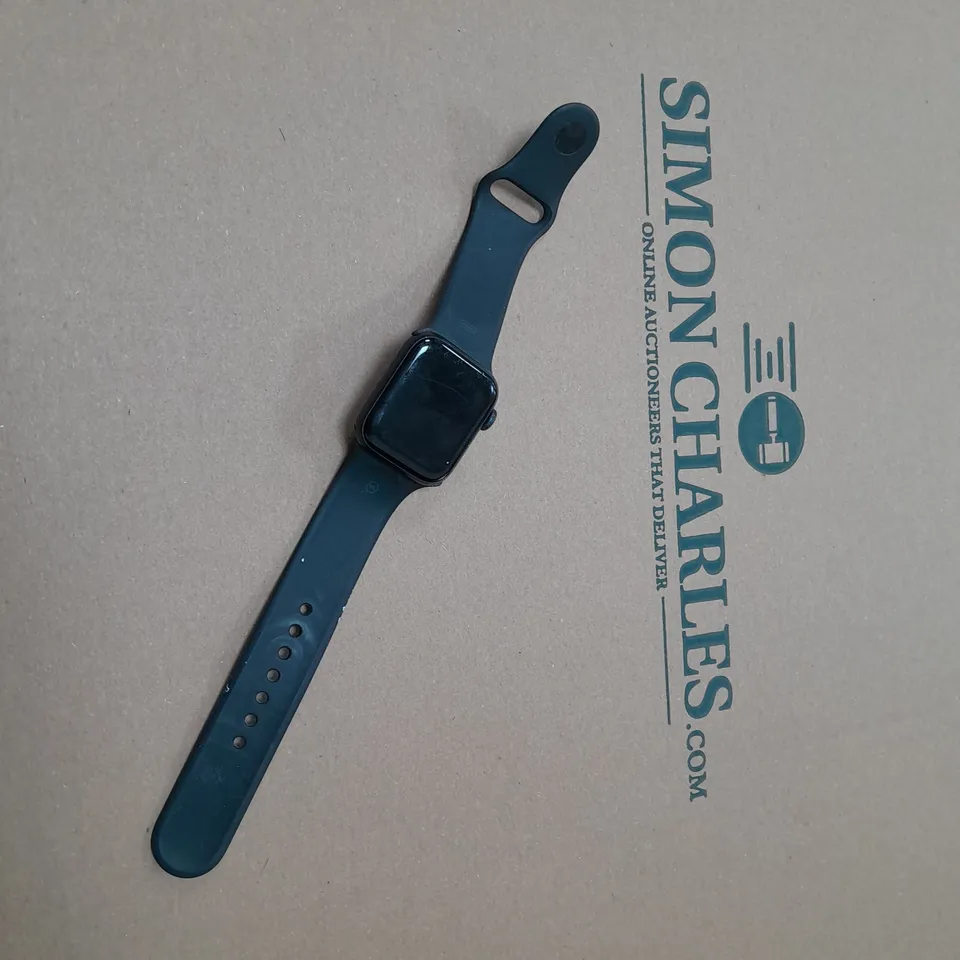 APPLE WATCH WITH STRAP