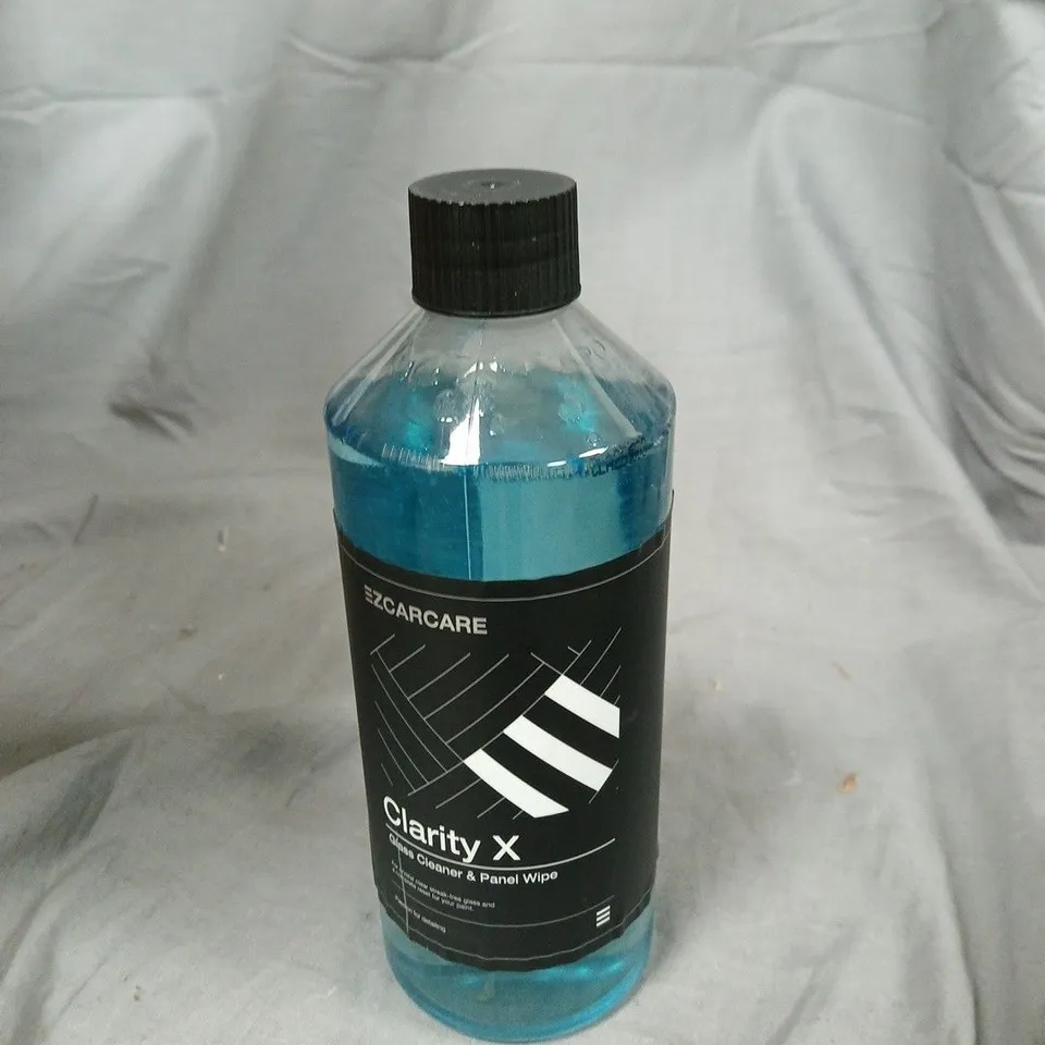 BOX OF APPROXIMATELY 15 CAR CLEANING PRODUCTS INCLUDING: WHEEL CLEANER, GLASS CLEANER AND SPRAY SEALANT