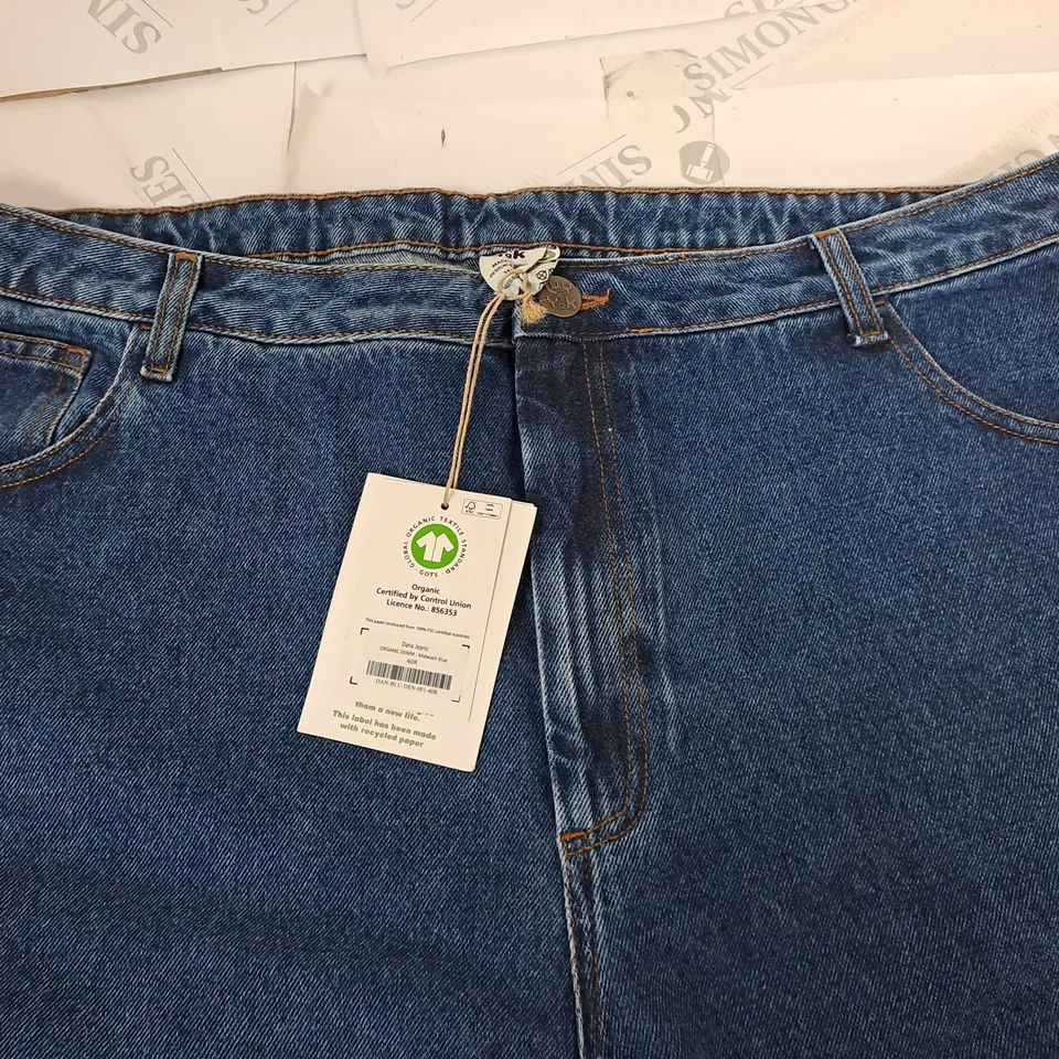 LUCY AND YAK DANA JEANS IN MID WASH BLUE - 40 R