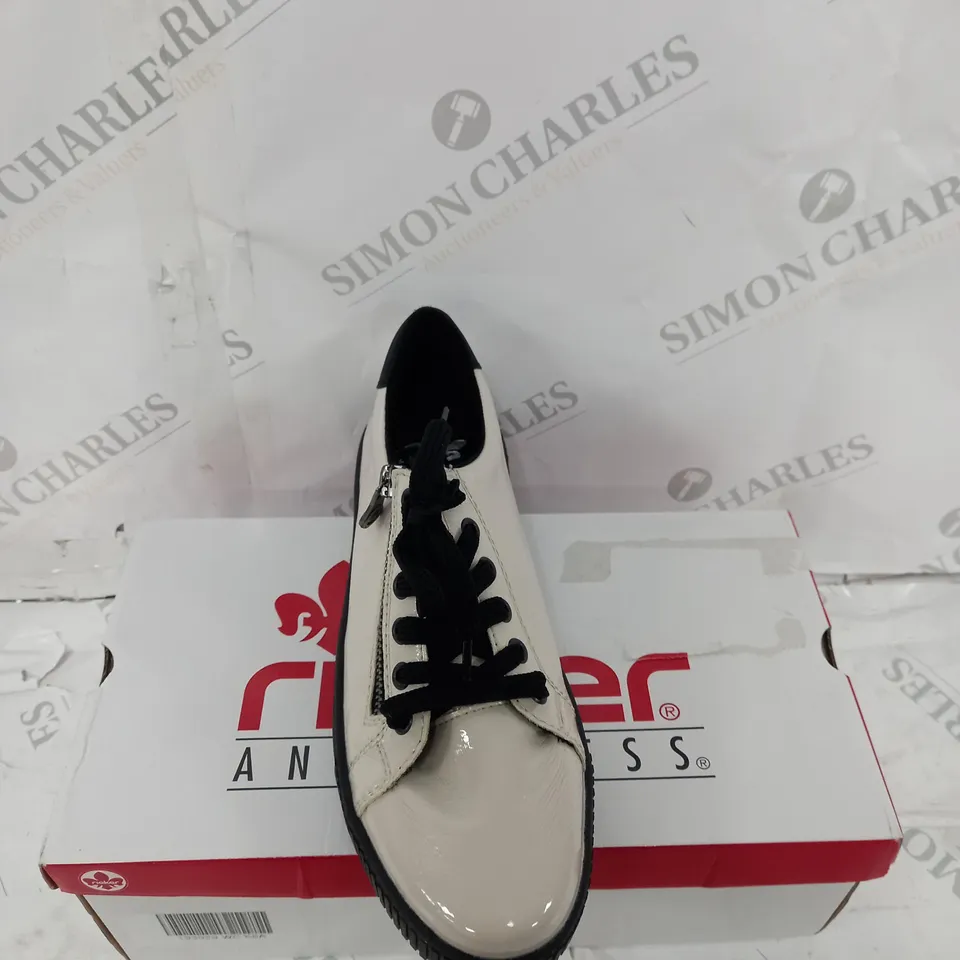 BOXED PAIR OF RIEKER SIDE ZIP CREAM BLOCK TRAINERS SIZE 6.5