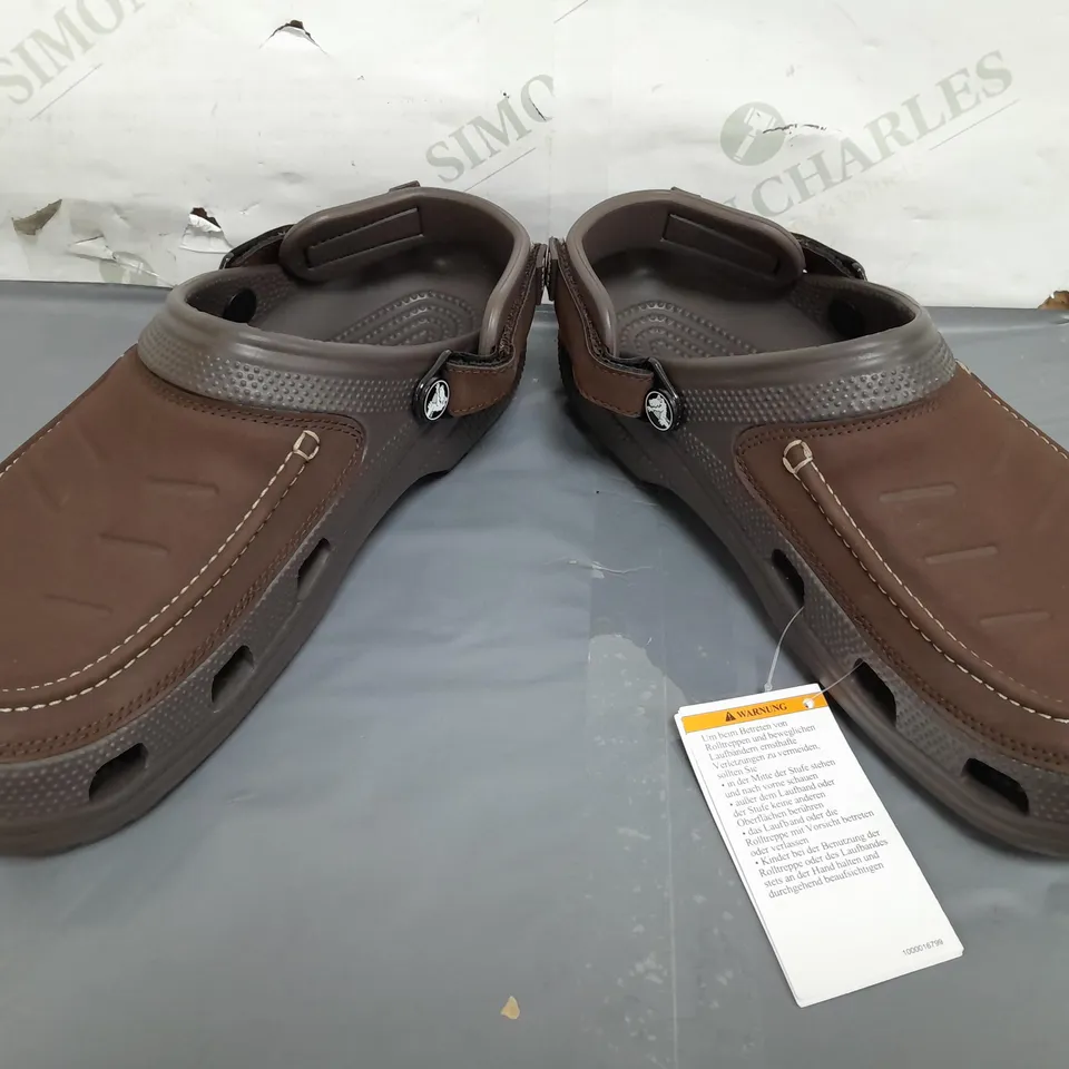 PAIR OF CROCS VISTA II CLOGS IN BROWN UK SIZE 9