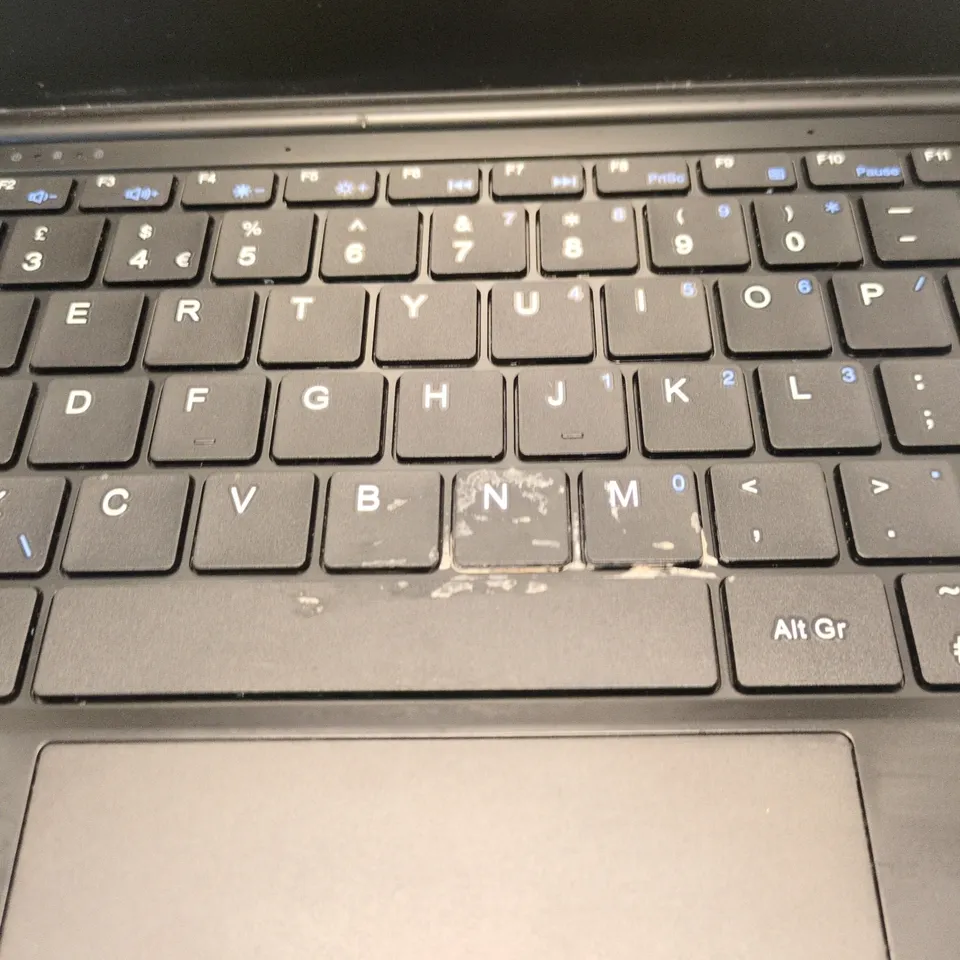 GEOBOOK 1E UK LAPTOP – CELERON N3450, 4GB RAM, 62GB, BLACK (FAULTY KEYBOARD, CHIPPED SCREEN)