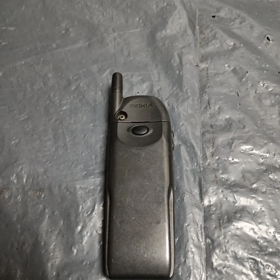 NOKIA MOBILE PHONE – CANDYBAR WITH EXTERNAL ANTENNA