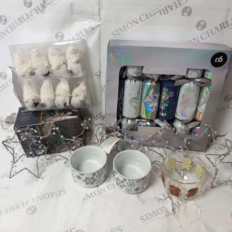 LARGE PALLET OF ASSORTED CHRISTMAS DECORATIONS TO INCLUDE; CRACKERS, MUGS, STRING LIGHTS AND 8 PIECE GNOME SETS