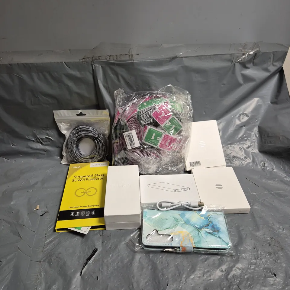 APPROXIMATELY 15 ASSORTED MOBILE PHONE ACCESSORIES INCLUDING SCREEN PROTECTORS, POWER BANKS, PHONE WIPES, ETC