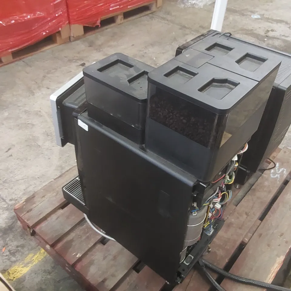FRANKE A600 COMMERCIAL COFFEE MACHINE WITH MILK CHILLER