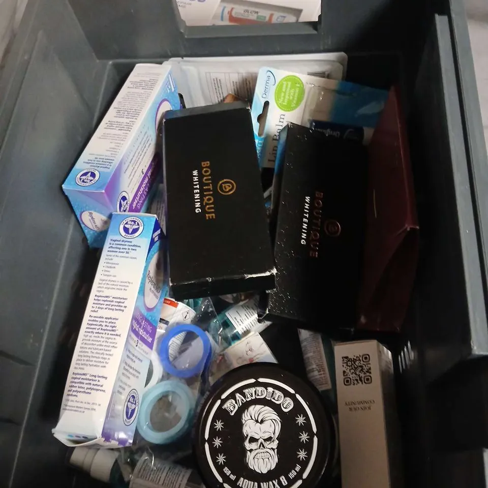 APPROXIMATELY 20 ASSORTED HEALTH & BEAUTY PRODUCTS INCLUDING NATURAL BATANA OIL , MAYJAM ESSENTIAL OIL WELLA HAIR CREAM