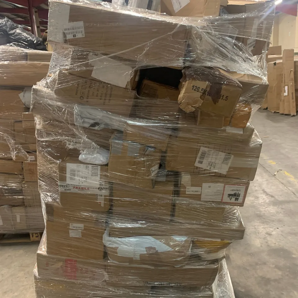 PALLET OF ASSORTED ITEMS TO INCLUDE JUMP STARTER, PLUGS AND OCCASIONAL DECORATIONS 