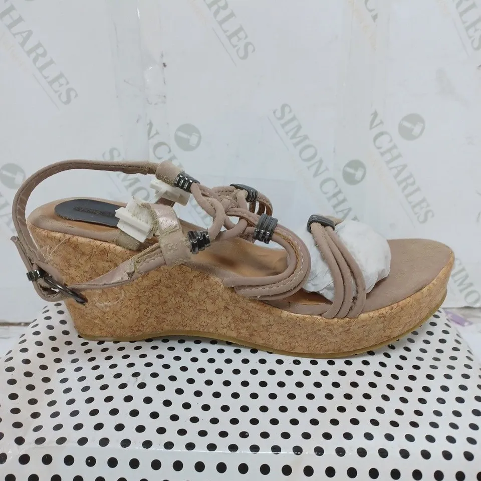 BOX OF APPROXIMATELY 10 ASSORTED SHOES TO INCLUDE BOOTS, HEELS, SANDALS ETC 