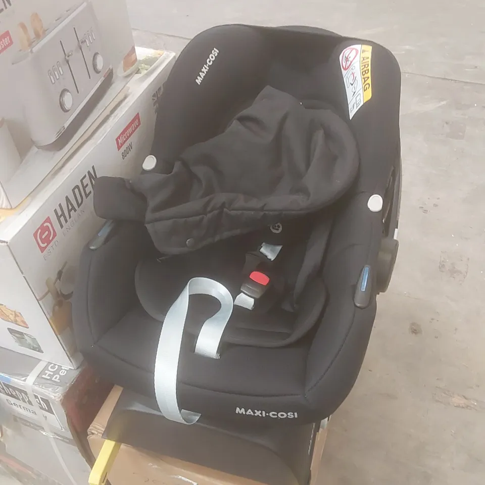 BOXED MAXI COSI I-SIZE BASE AND CAR SEAT