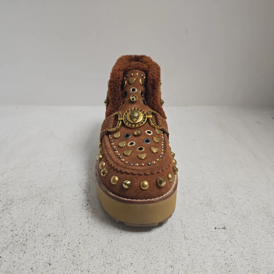 BOXED PAIR OF KURT GEIGER MANSION COSY BOOTS IN TAN SIZE EU 39