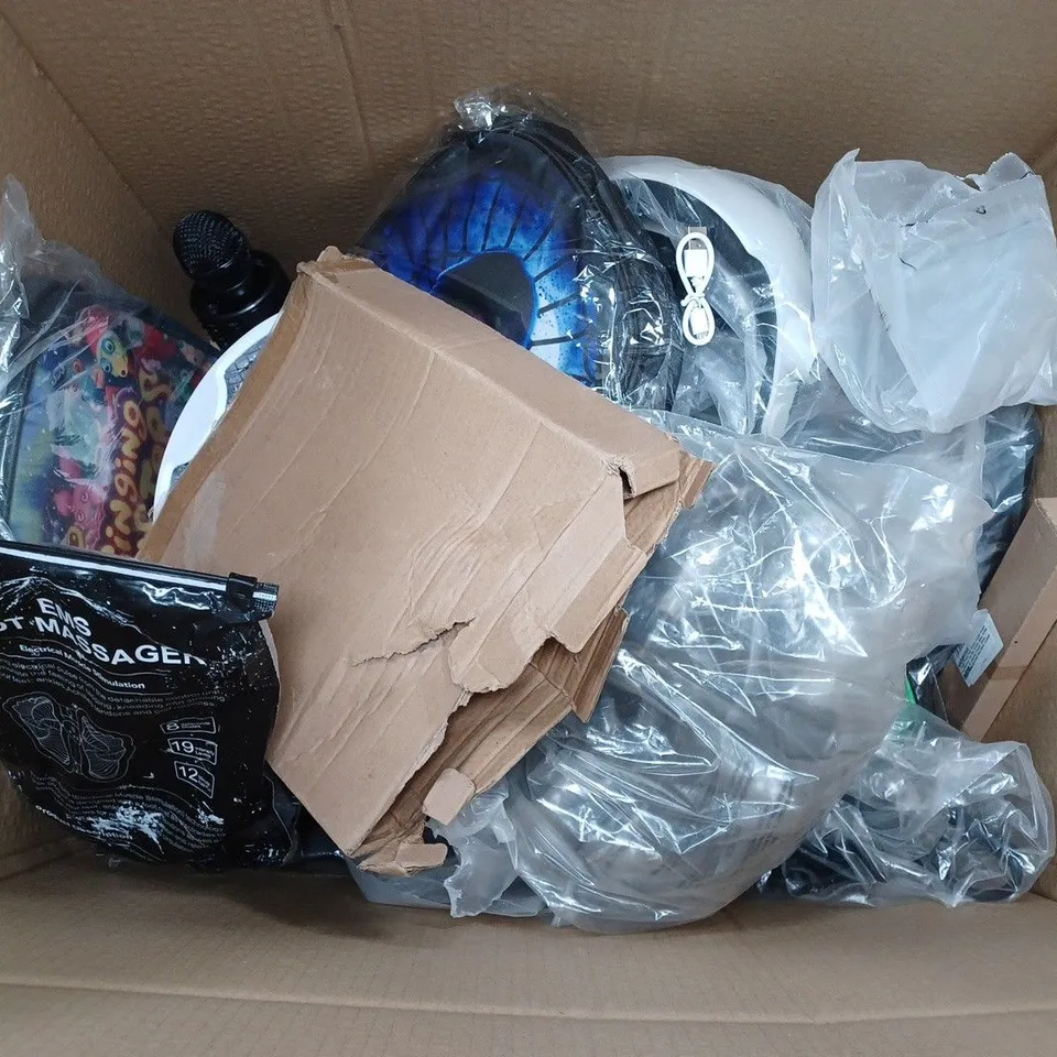 BOX OF APPROX 20 ASSORTED ITEMS TO INCLUDE - WIRELESS MICROPHONE IN BLACK - UNIVERSAL CD SLOT HOLDER - NECK WIRELESS FAN ECT