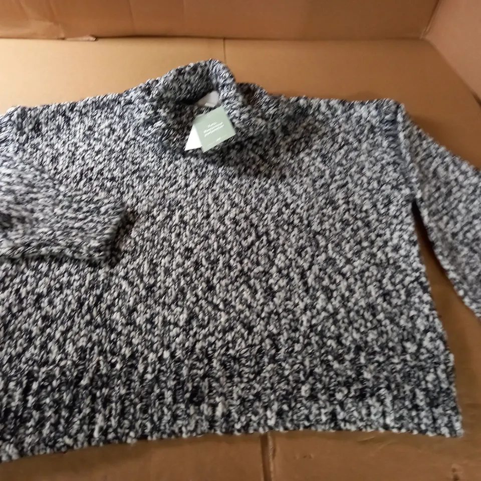 H&M ROLL NECK JUMPER IN BLACK/WHITE MIX - L