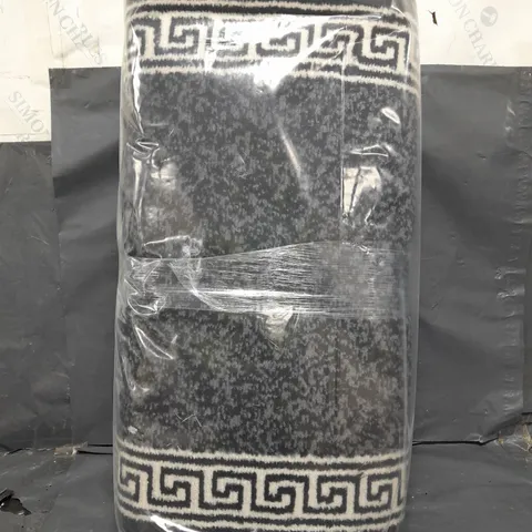 UNBRANDED BLACK/WHITE PATTERNED RUG - LENGTH UNSPECIFIED - COLLECTION ONLY 