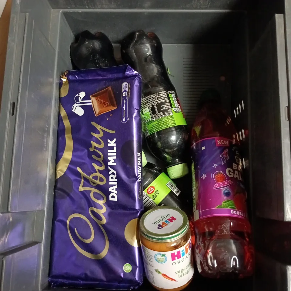 APPROXIMATELY 12 ASSORTED FOOD AND DRINKS ITEMS TO INCLUDE - XTRA CHOCOLATE COFFEEMATE, HARIBO HEART THROBS, PEPSI MAX LIME ETC 