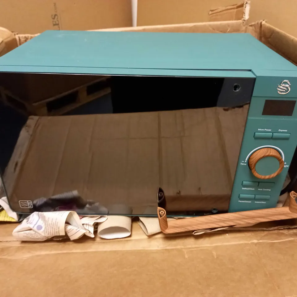 SWAN TEAL/FAUX WOOD DETAILED MICROWAVE