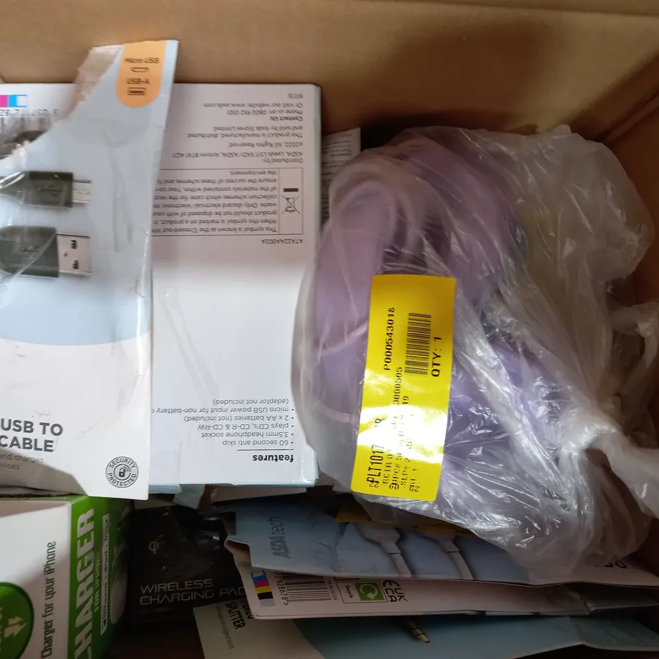 LOT OF APPROXIMATELY 20 ASSORTED HOUSEHOLD ITEMS TO INCLUDE ASDA TECH MICRO USB TO USB-A CABLE, ASDA TECH SYNC AND CHARGE CABLE, MIXX C1 3 PORT POWER BANK, ETC