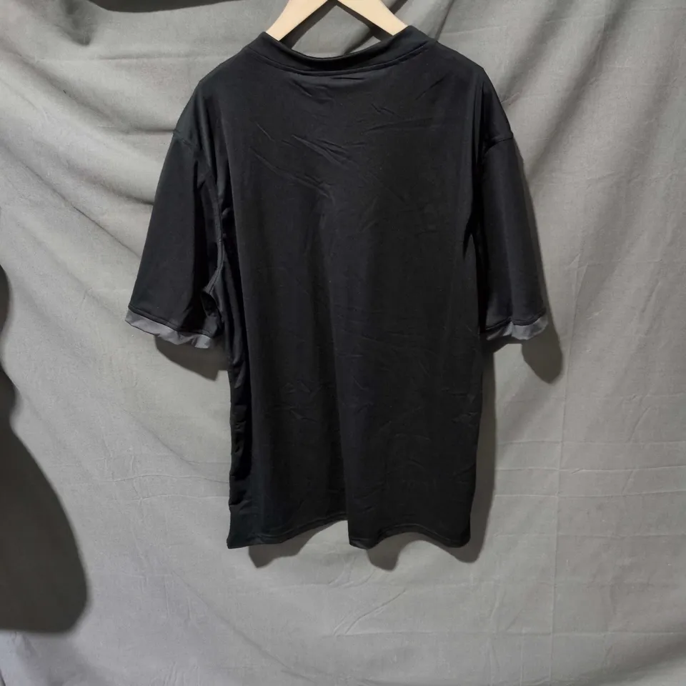 KIPSTA BLACK TRAINING T-SHIRT – UK 2XL, SHORT-SLEEVE