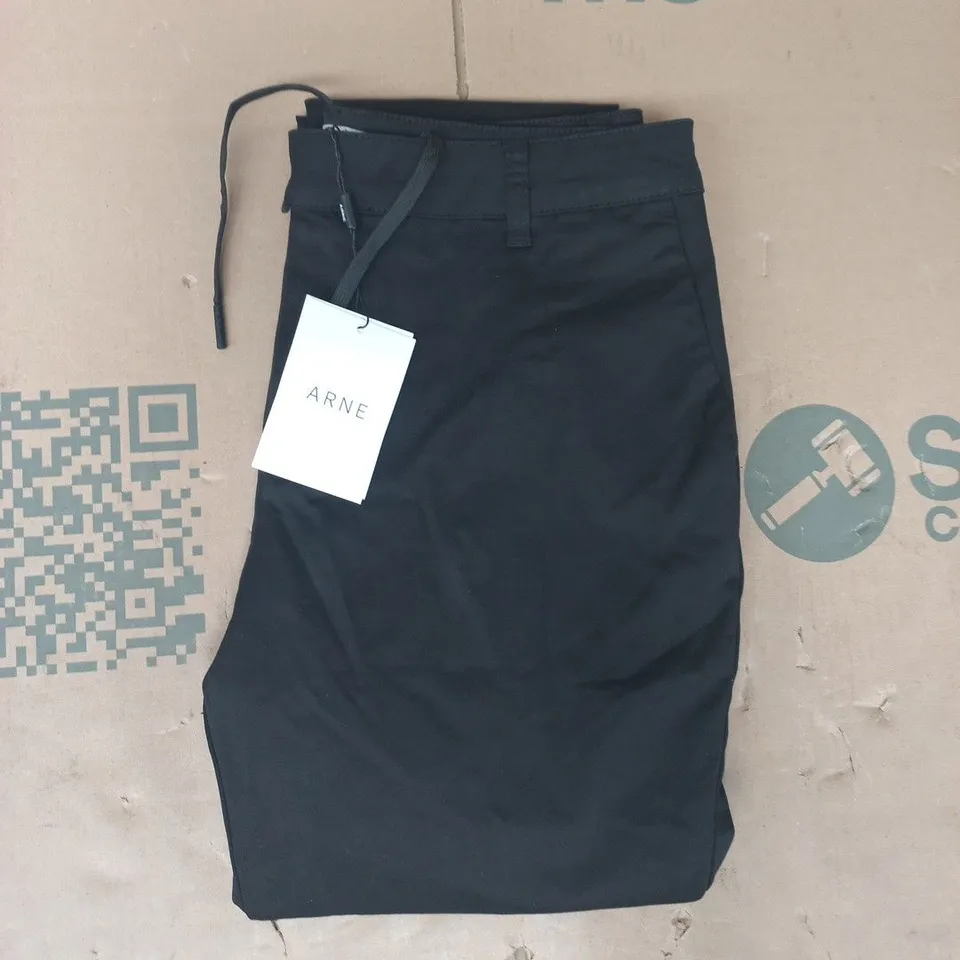 ARNE SLIM FIT TAILORED CHINO TROUSERS IN BLACK SIZE 32L
