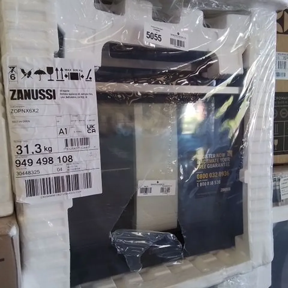 ZANUSSI SERIES 60  INTEGRATED SURROUND COOK ELECTRIC OVEN MODEL ZOPNX6X2 RRP £417