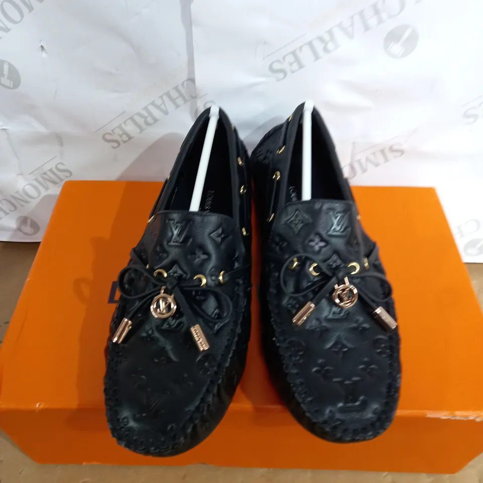 LOUIS VUITTON ARIZONA SHOES SIZE UNSPECIFIED