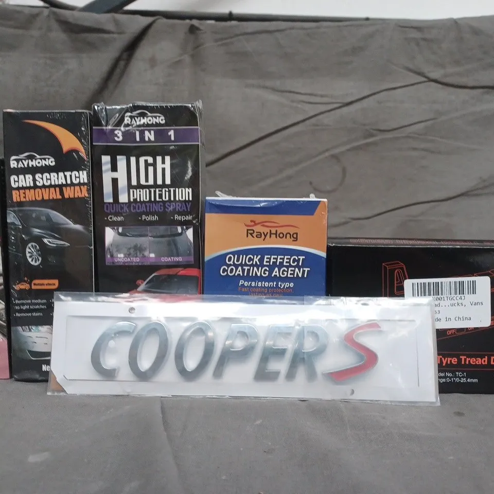 APPROXIMATELY 10 ASSORTED CAR ACCESSORIES AND PRODUCTS TO INCLUDE TYRE TREAD DEPTH GAUGE, SCRATCH REMOVAL WAX, ETC - COLLECTION ONLY