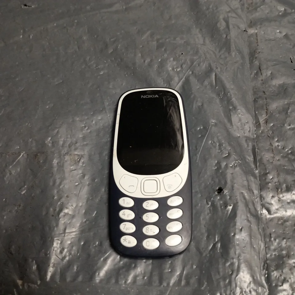 NOKIA MOBILE PHONE – BLUE BACK WITH WHITE FRONT 