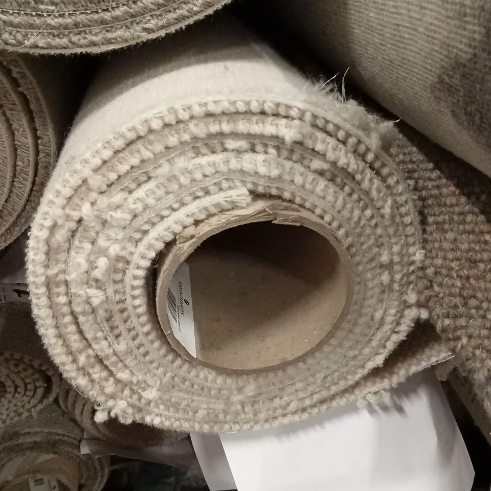 ROLL OF QUALITY BEACHCOMBER PEBBLE CARPET // APPROX SIZE: 5 X 3.33m