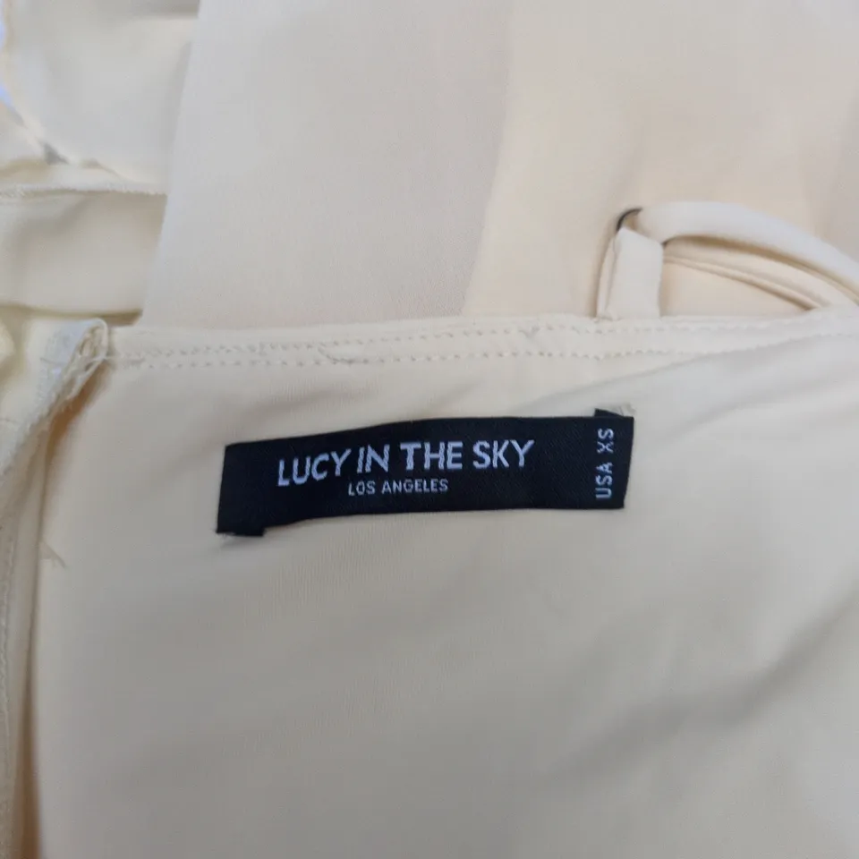 LUCY IN THE SKY DRESS – YELLOW STRAPLESS WITH LAYERED SKIRT (LOS ANGELES, USA)
