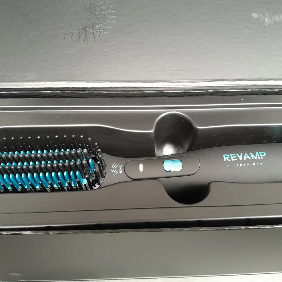 BOXED REVAMP PROGLOSS DEEPFORM 4-IN-1 WET AND DRY IONIC MULTISTYLER BRUSH