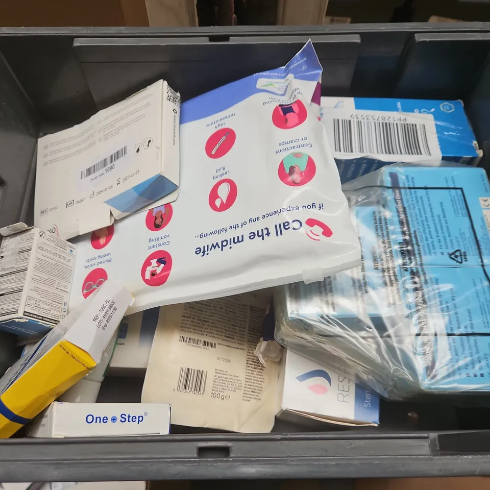 TOTE OF APPROXIMATELY 20 ASSORTED HEALTHCARE PRODUCTS TO INCLUDE CARE CALAMINE LOTION - PERSONAL INSECT REPELLENT AND CARBOMER 0.2% EYE GEL