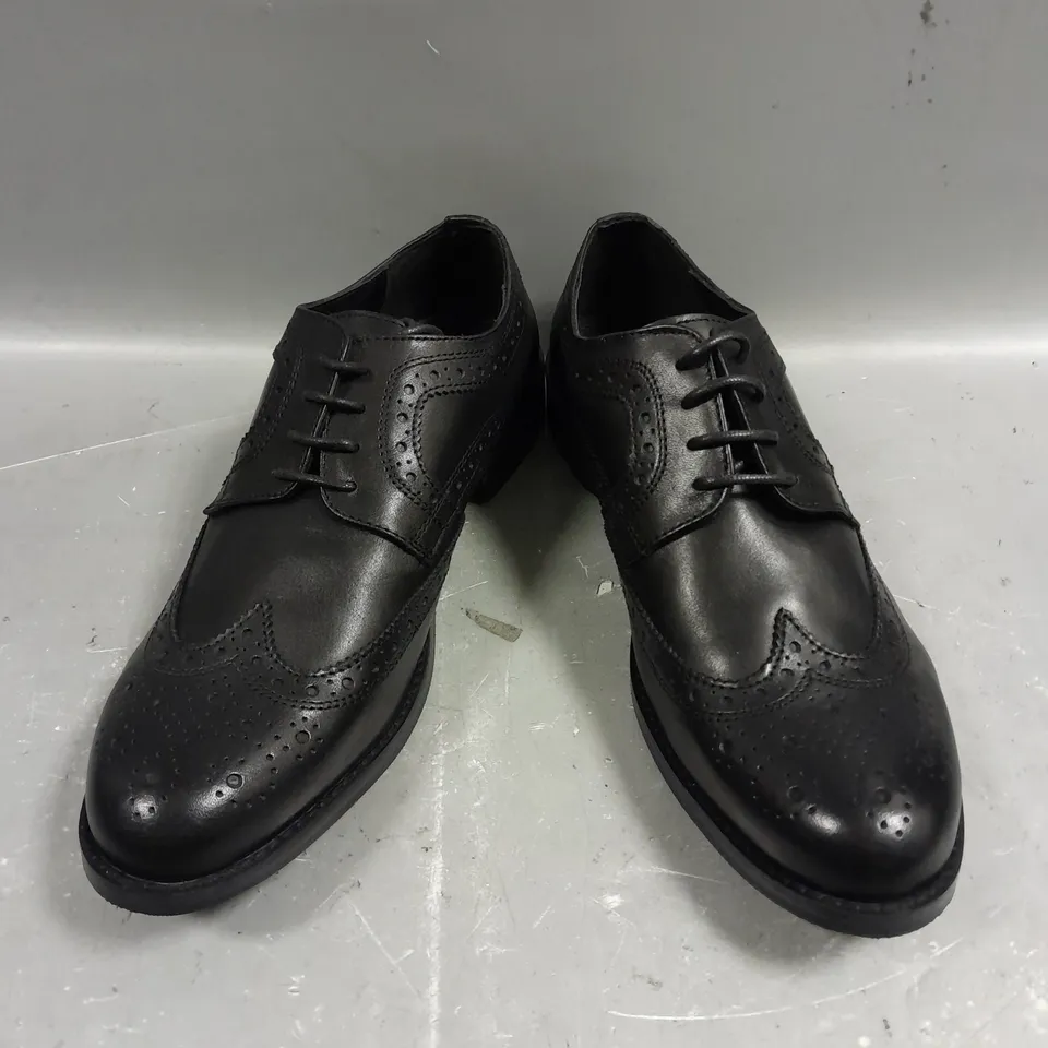 PAIR OF DUNE LONDON MENS PATTERNED SHOES IN BLACK - 7