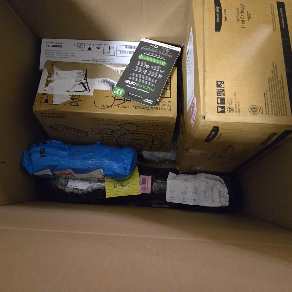 BOX OF APPROX 7 ASSORTED ITEMS TO INCLUDE - MINUTEONE GLASS SCREEN PROTECTOR , HP DESIGN JET 738M , HP LASERJET 641A IN BLACK ETC