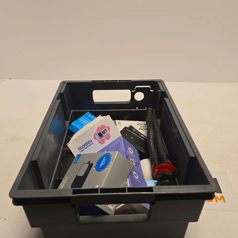 TOTE OF APPROXIMATELY 12 ASSORTED ITEMS TO INCLUDE TRIPOD, GO PRO SLEEVE + LANYARD, FUNSHOT20 INSTANT CAMERA ETC