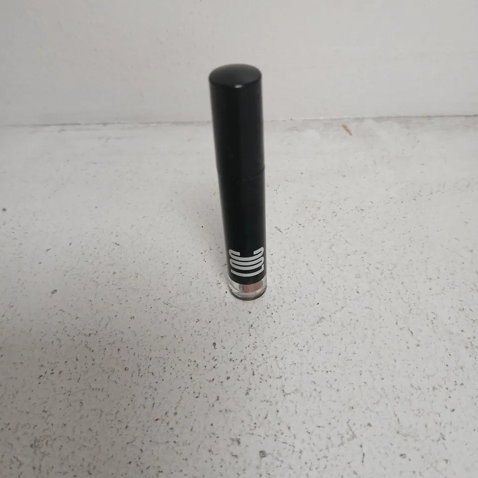BOX OF A LARGE AMOUNT OF LIQUID SHIMMER SHADOW